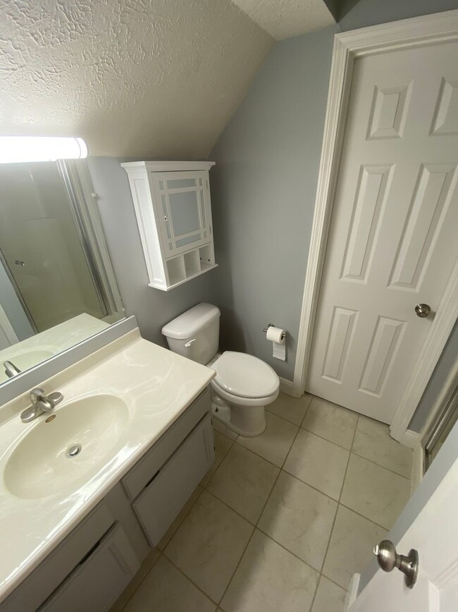 Building Photo - Bloomington 2 Bedroom / 2 Bath Condo - CLO...