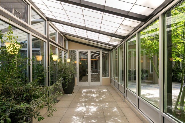 Building Photo - Ellington - 1 bedroom + den