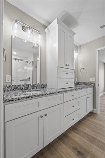 Building Photo - 302 Oak Grv Cir
