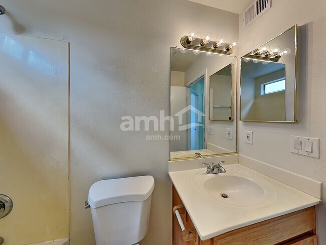 Building Photo - 12837 W Edgemont Ave