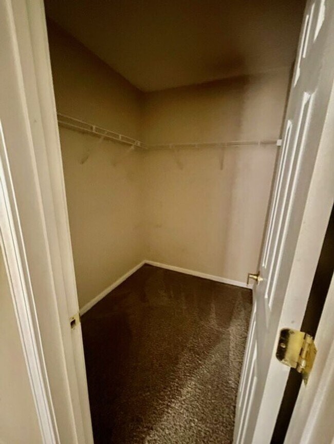 Building Photo - Must see this Adorable 3 bedroom 2 bath 2 garage home . Located in the Reedy Creek Plantation