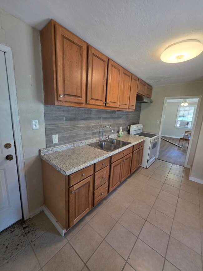 Building Photo - 828 Forsythe St