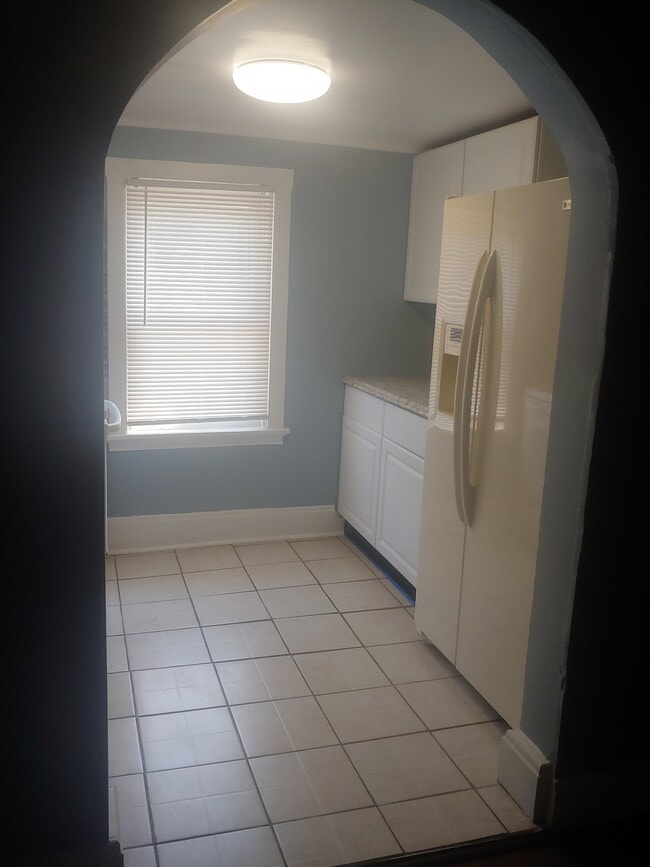 Building Photo - 116 Township Ave apt 2