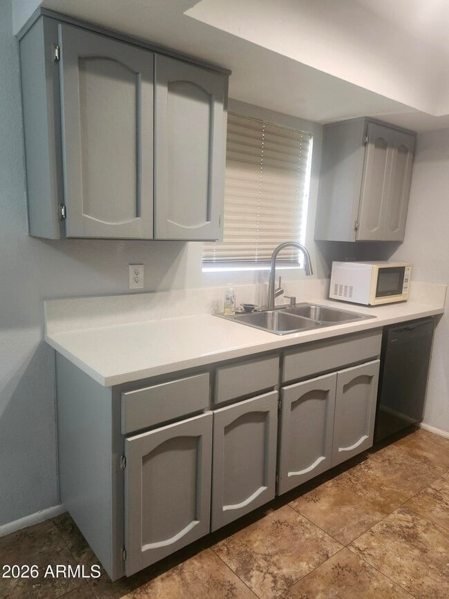 Building Photo - 3119 W Cochise Dr
