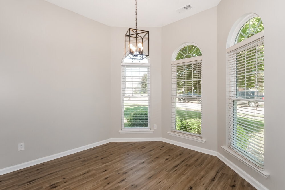 Building Photo - 1083 Red Fern Cir E
