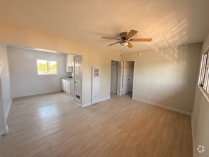 Building Photo - 1156 W 39th St