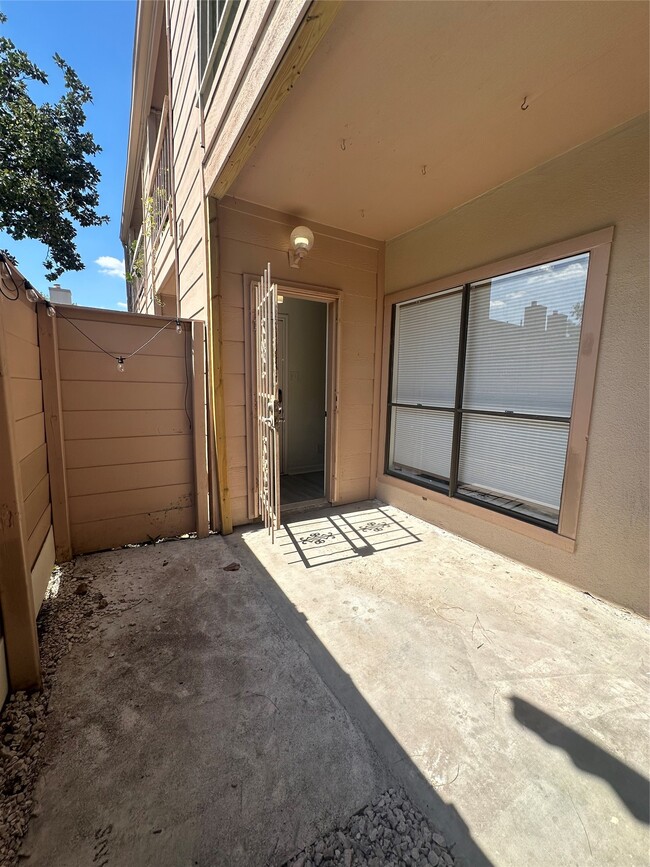 Building Photo - 2125 Augusta Dr