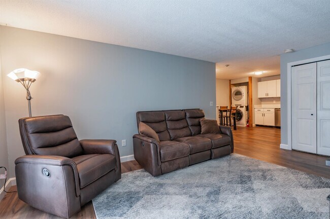 Building Photo - 19 Kimberly Dr