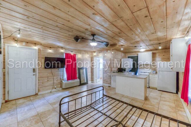Building Photo - For Lease | TU | 5 Bed + 3 Bath | $2500 Rent