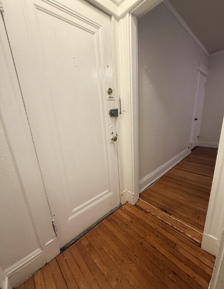 Building Photo - 394 Riverway