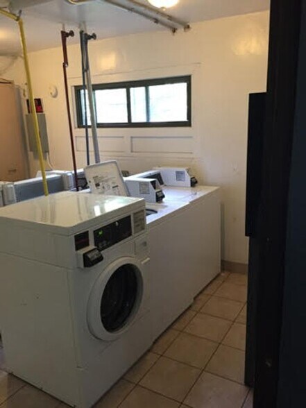 Building Photo - 7632 S Stewart Ave