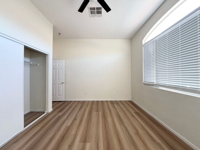 Building Photo - Beautiful two-story home with 5 bedrooms