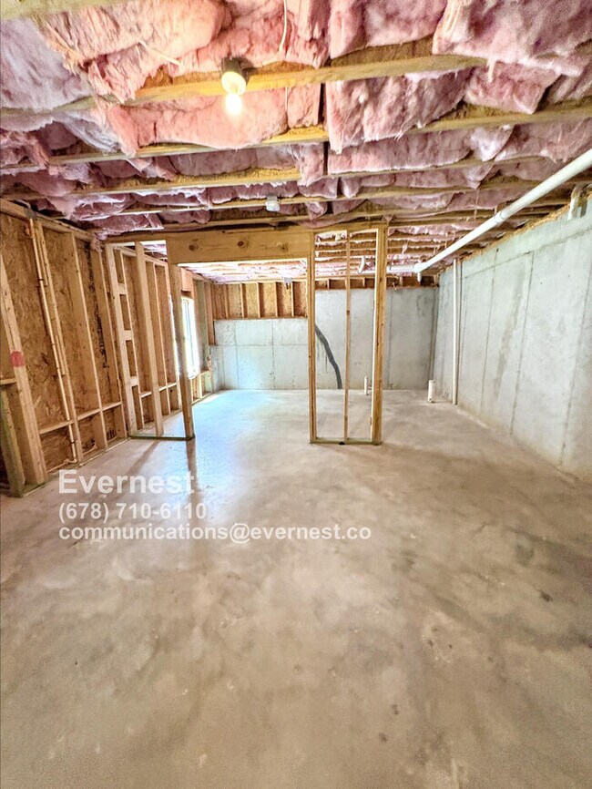 Building Photo - 144 Charolais Dr