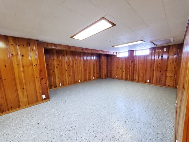 Building Photo - 3 Bed - 2 Full Bath Cape Cod for Rent!