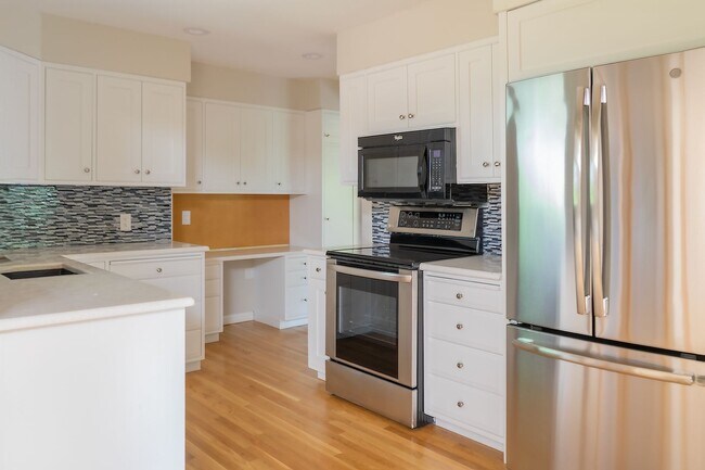 Building Photo - 7725 SW Miner Way
