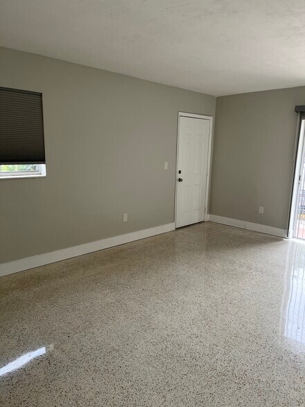 Building Photo - 454 Grand Canal Dr