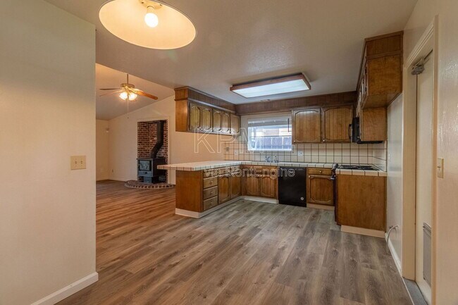 Building Photo - 9717 Treetop Dr