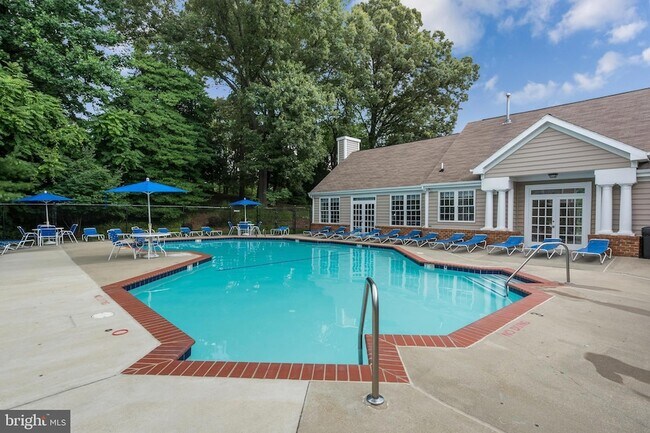 Building Photo - 2002 Peggy Stewart Way