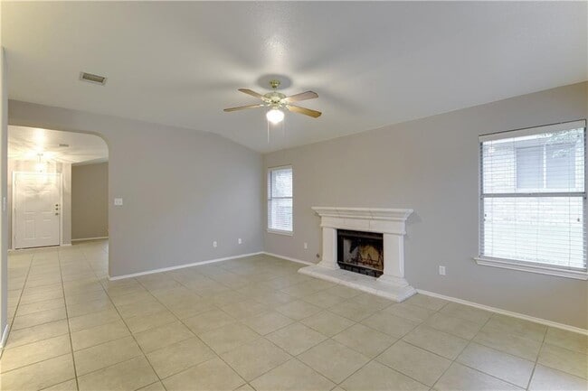 Building Photo - 1406 Royce Ln
