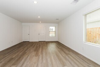 Building Photo - 423 Jewett Meadow Dr