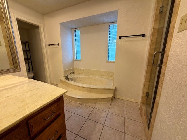 Building Photo - 520 Sumac Pl