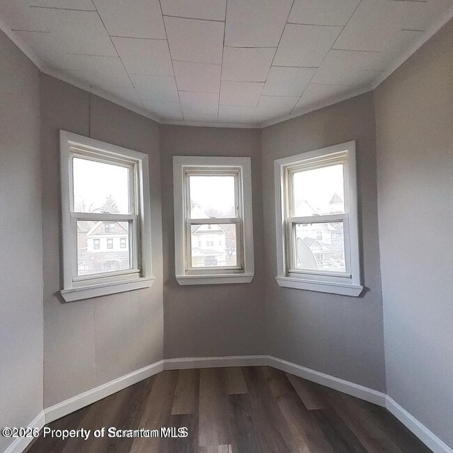 Building Photo - 1715 Sanderson Ave