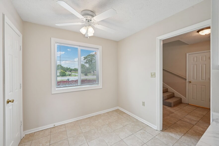 Breakfast Nook - Hampton Townhomes