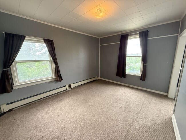 Building Photo - 1204 Kenwood Ave