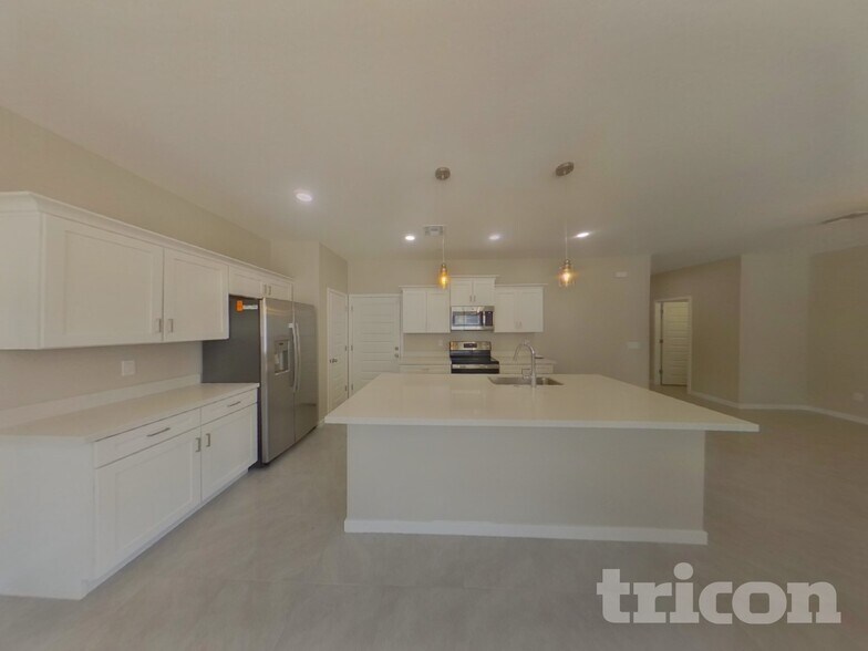 Building Photo - 4544 E Grandview St