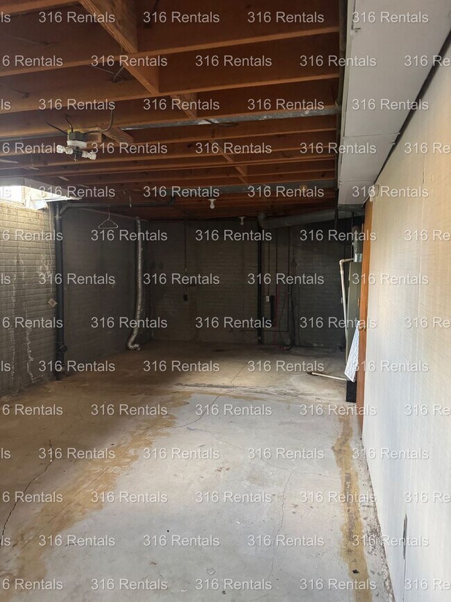 Building Photo - $850- 2 bed 1 bath - Townhomes