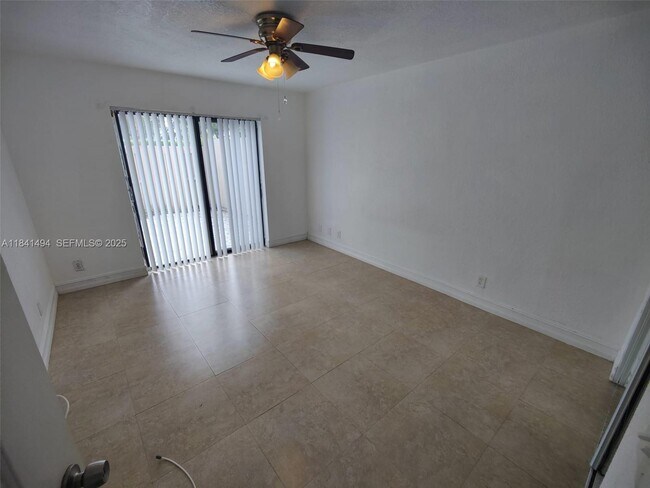 Building Photo - 616 Executive Center Dr