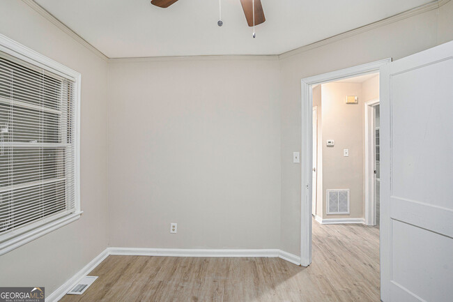 Building Photo - 864 Northview Dr