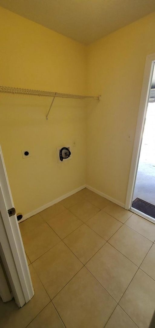 Building Photo - Experience the perfect blend of comfort and style in this charming 3-bedroom, 2-bathroom corner l...