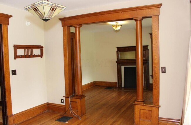 Building Photo - 114 E Oakland Ave