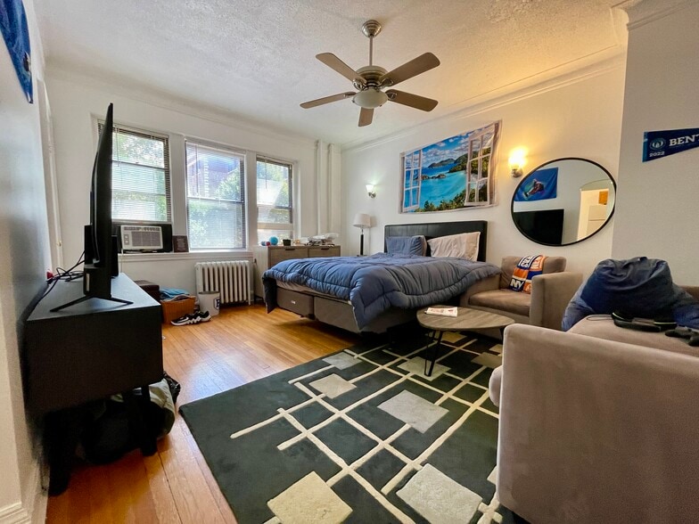 Primary Photo - 141 Englewood Ave