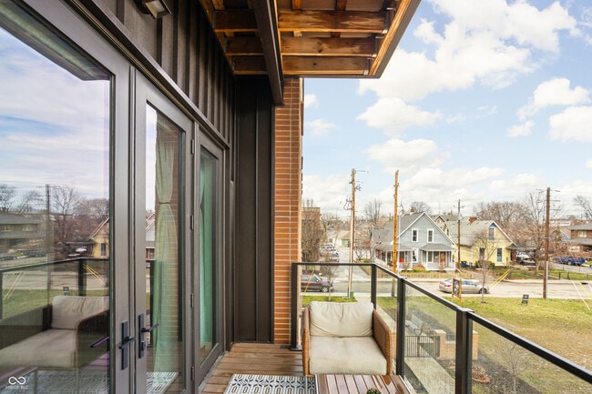 Building Photo - 877 N East St