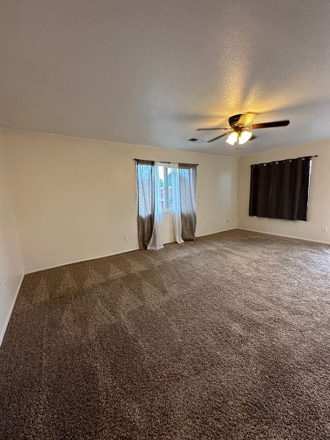 Building Photo - Cute well maintained home, convenient Anderson location