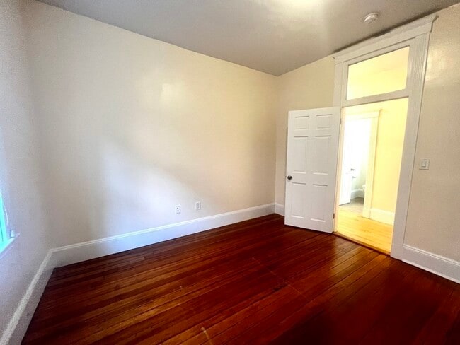 Building Photo - 102 Trowbridge St