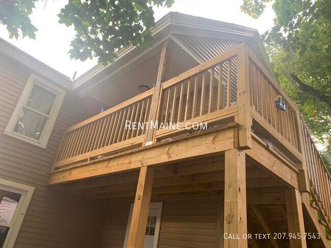 Building Photo - 302 Turner St