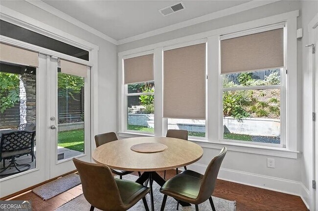 Building Photo - 813 Coleman St SW