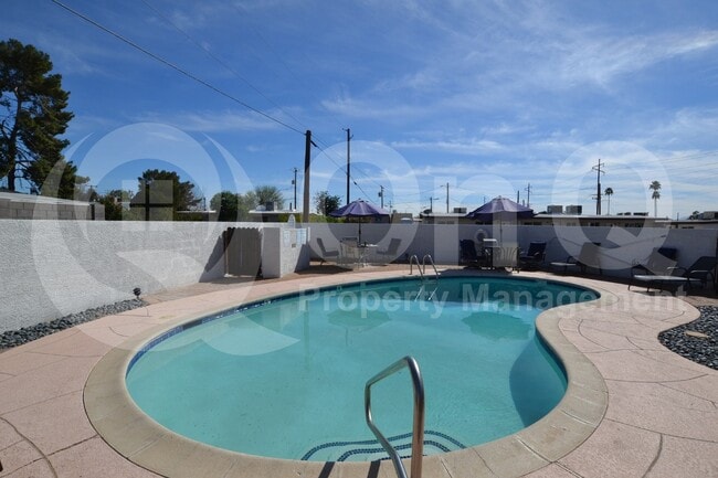 Building Photo - 1202 E Kaler Dr