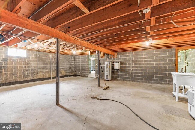 Building Photo - 2535 Solomons Island Rd