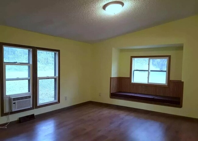 Building Photo - 3 Br Home Available in Nice Neighborhood J...