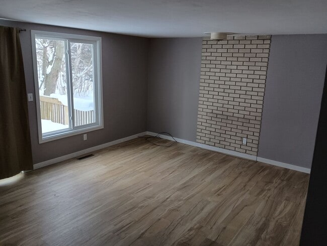 Building Photo - Private 2 bed 1.5 bath home in Spring Lake