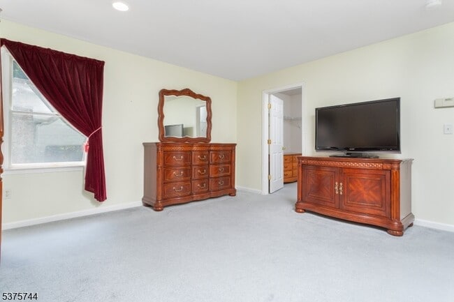 Building Photo - 35 Leah Way