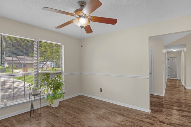 Building Photo - 781 Madison Dr