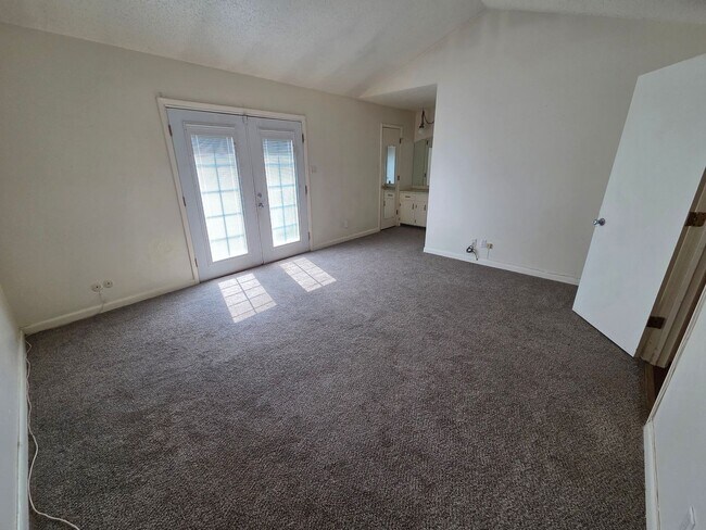 Building Photo - Adorable 3 Bed/2 Bath Paseo Village Townhome