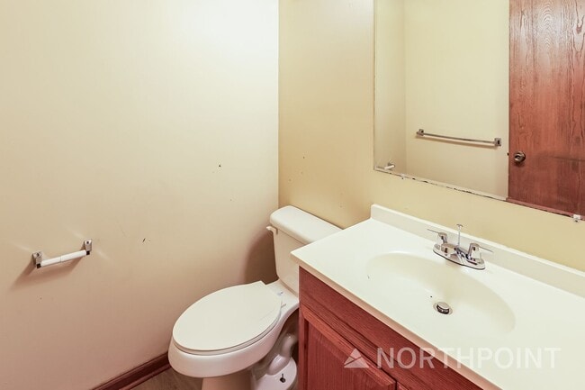 Building Photo - Radiant Unit Townhome | 2 BR/1.5BA | 1-Car Garage |