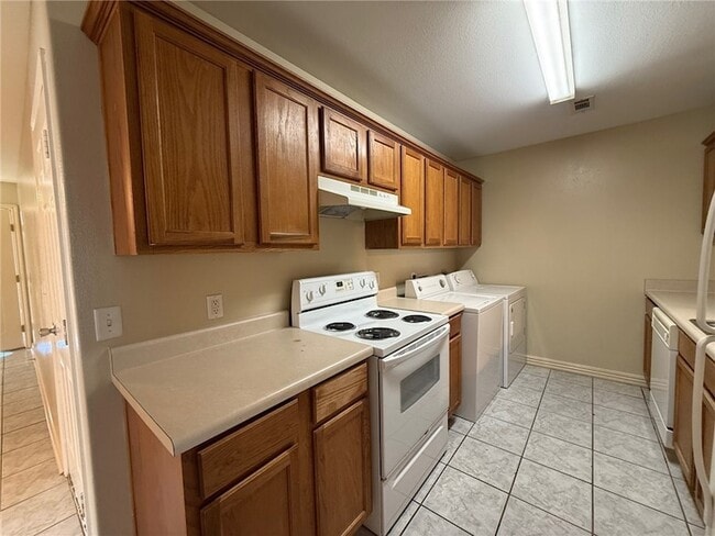 Building Photo - 245 Graystone Cir