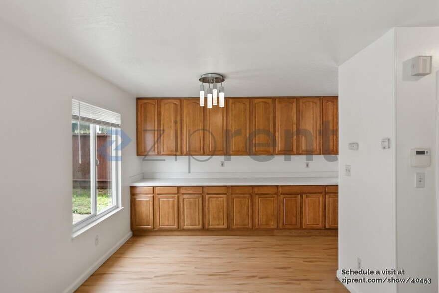 Building Photo - 3160 Birmingham Dr